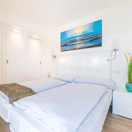 Fantastic 5-storey building with gigantic sea views, 2 bedrooms