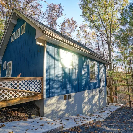 Blve Cabin w/ Hot Tub,Sauna,Cold Plunge,Game Room Near Bushkill Falls & Shawnee