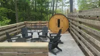 Amazing Dome! Panoramic Barrel Sauna! Hot Tub! Sleeps 6 Pet Friendly, Fire Place - Boutique