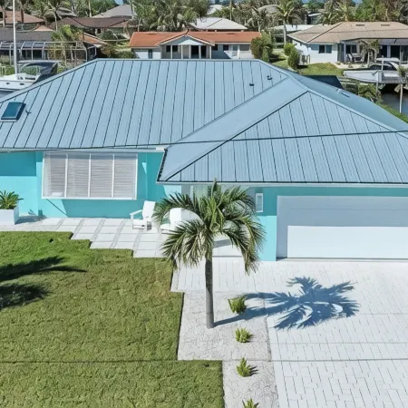 NEW!! PARADISE! MODERN-WATERFRONT-LARGE HEATED POOL-5 MIN TO FISHVILLE
