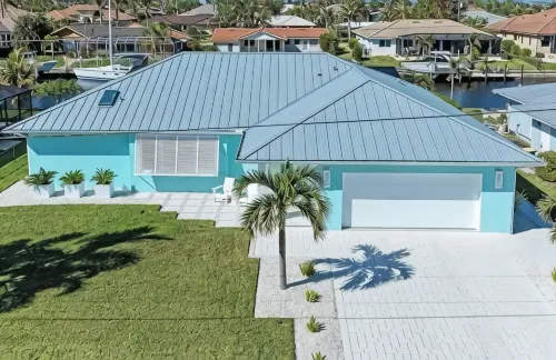 NEW!! PARADISE! MODERN-WATERFRONT-LARGE HEATED POOL-5 MIN TO FISHVILLE