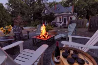 Cozy private apartment in a historic Victorian house close to downtown
