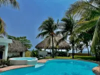 Ocean access waterfront home with TIKI Ranch and Pool. Pet friendly! - 2-Sterne