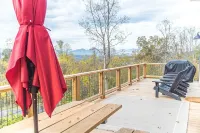 Modern home - Mtn views - 4 miles to downtown AVL - Wifi