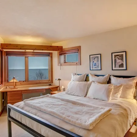 Private End Condo on Superior w/ Panoramic Views!  Fireplace & Private Sauna!