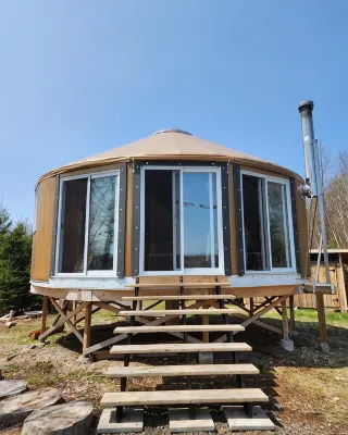 Sky high yurt with amazing view of the river - 3-Star