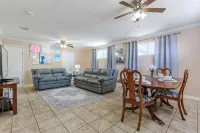 Comfort and Convenience, minutes away from historical French Quarter - Wi-Fi
