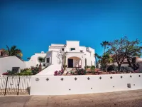 Mexican Hacienda, Stunning Views, Infinity Pool, & Meditation Gardens - Vila