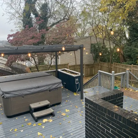 Clifton Scenic Lodge 3BR 2BA: Private Hot Tub, Spacious Patio, Offstreet Parking