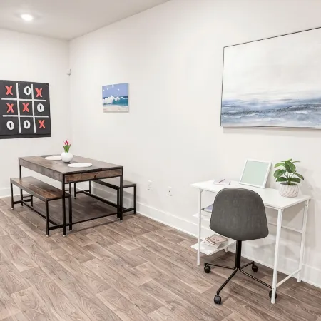 Luxury Townhome - Pool Access - Fast WiFi - Near Beaches & Shopping