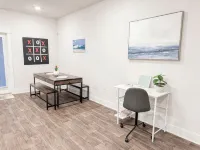 Luxury Townhome - Pool Access - Fast WiFi - Near Beaches & Shopping - Wifi