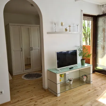 Gemütliche Ferienwohnung in Grünen Parkwohnanlage mit Balkon Отели в г. Фюрт