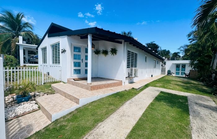 Beach Villa Don Rafa with pool and 5-bedrooms