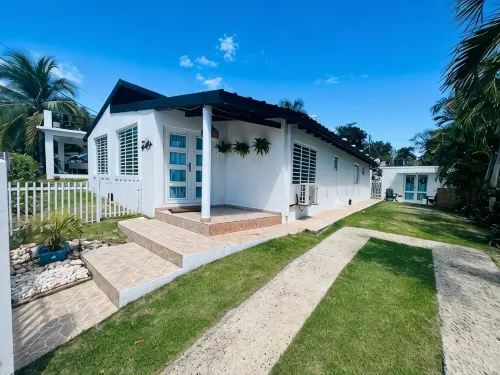 Beach Villa Don Rafa with pool and 5-bedrooms - Homestays