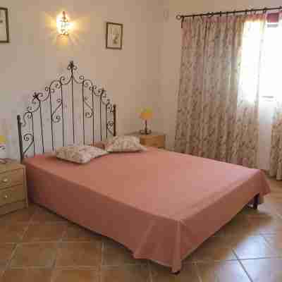 Spacious villa with large garden & private pool-quiet area near Quinta do Lago Rooms