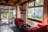 Quirky 4-bedroom home with gardens, wildlife, privacy, peace - 4 mins to beaches - Wifi