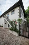 D’Mauchi-WaterHouse-Beaches20min-boat-dockparking