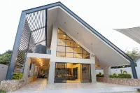 Architect-Designed Home with Pool - Private Pools