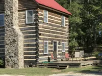 The Natchez - quiet front porch & rockers. Hotels in Greene County