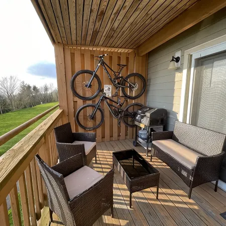 3bd/2ba Summit Condo Close to Village and on shuttle route.