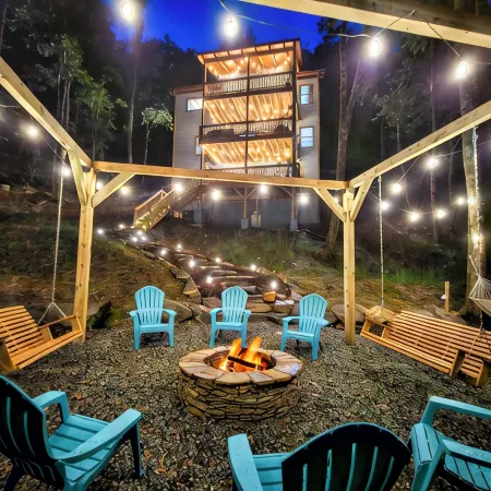 Lux Home, Hot Tub, Firepit, Game & Movie Rooms, Boone-12Min