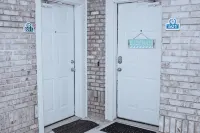 1ST Floor 2 Bdrm 2 Bath Outdoor Pool/Indoor Pool and Hot Tub