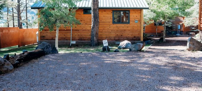 Updated cabin walking distance to both restaurants and amazing hiking trails! アパッチのホテル