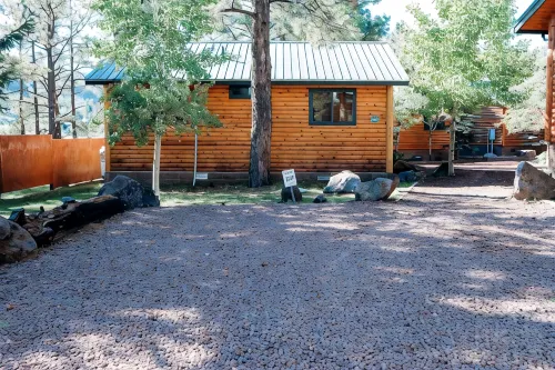 Updated cabin walking distance to both restaurants and amazing hiking trails!