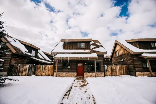 Colvin Cabin on Cooper - 3-Star