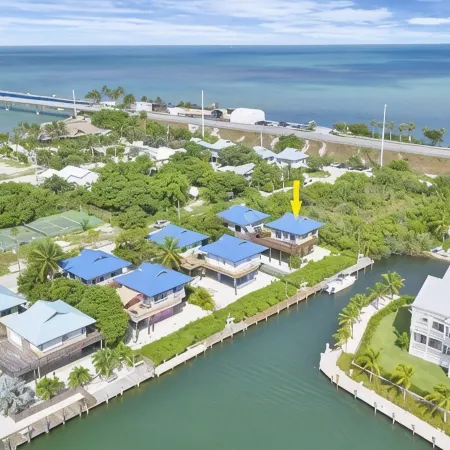 Great house and dock with close access to the Atlantic OceanVACA-23-415