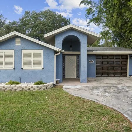 ENTIRE Home, POOL, LANAI/PORCH, Private BAR, MINUTES to Beach, FULLY STOCKED!!