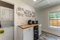 Charming guest studio in the heart of Liberty Hill - Boutique