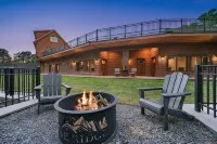 NEW! Mountainside Luxury Cottage 1—LOCATION! LOCATION! - 4-Star