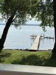 Large Newly Remodeled Lake house right on the water. Sleeps 24+ - con encanto