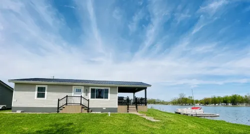 Water’s Edge Retreat, Charming 2-bedroom Lake House, marvelous Shipshewana