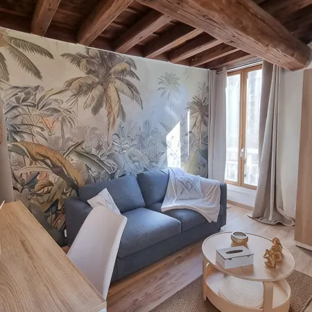 Central studio with lots of charm