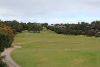 Coastal Cove Retreat at Moonah Links Resort: close to Hot Springs, Golf & Winery - Apartments