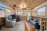 HOT TUB! Tiny Home Fire Pit! Pet Friendly on 5 Acres of Seclusion! - Homestays