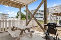 4 bedroom home with private pool. Close walk to beach and beautiful marsh views. - 4-Star