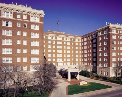 Warwick Melrose Hotel Отели рядом с достопримечательностью «Вокзал Мокингбёрд»