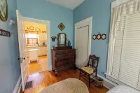 Historic Cottage - Walk to Downtown & Trails