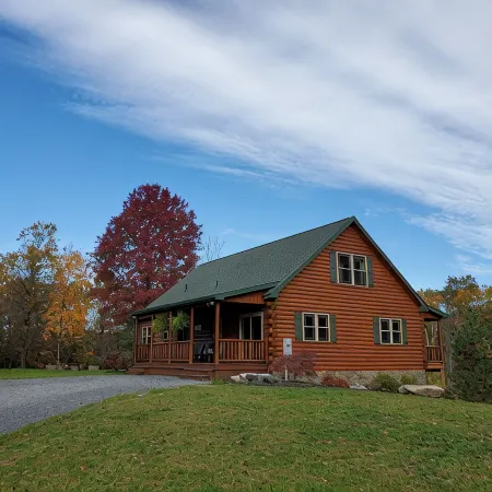 Cozy cabin in tranquil setting overlooking pond