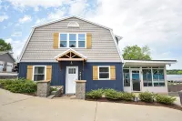 Blue Heron Haven - Ultimate Lake Escape: Lake Bouncer, Arcade, Kayaks, Hot Tub - 3-Star