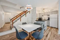 Wellspring Townhome - King Bed Suite minutes from Texas A&M - 民宿