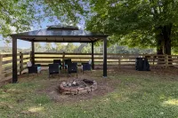 Cozy Farmhouse near Mammoth Cave on 45+ acre animal farm - 3 stjerner