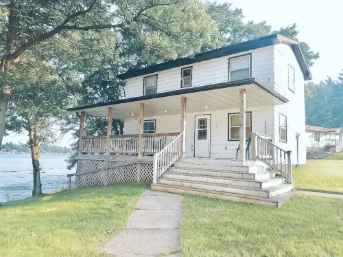 Spacious Lake home. Great for family/friends  getaway.  sleeps 10