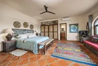Large 1&2/BD Private Villas, Ocean Views, Lovely Pool, Ideal Location