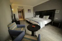 Hotel Suisse - С бассейном