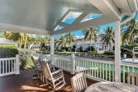 Updated Villa- Coral Lagoon 3Bed 2.5 Bath Luxury Home