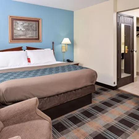 Econo Lodge Inn & Suites